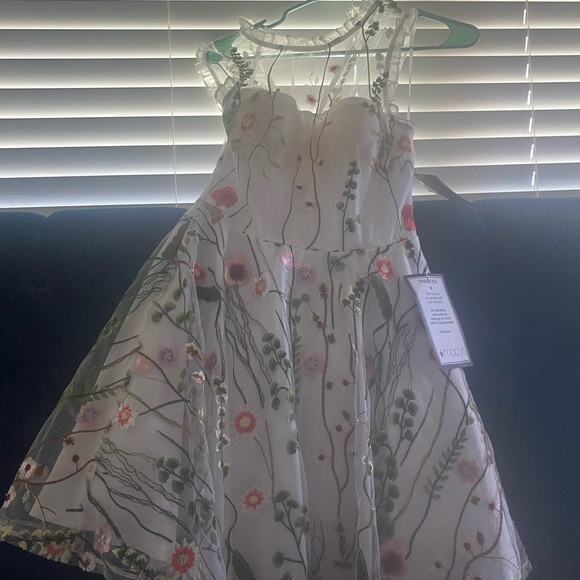 Brand new with tags Macys. - Picture 2 of 8